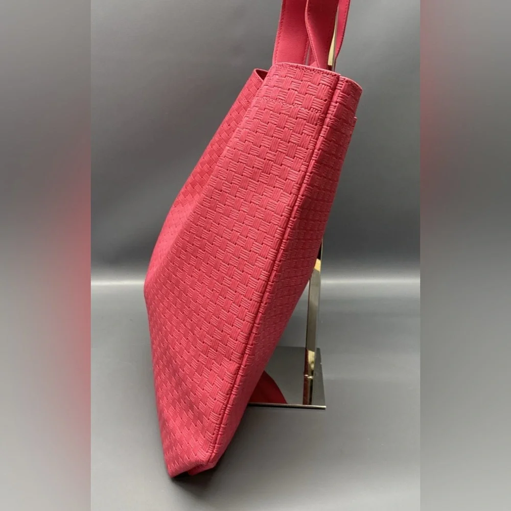 Classic Woven Tote Bag in Deep Pink